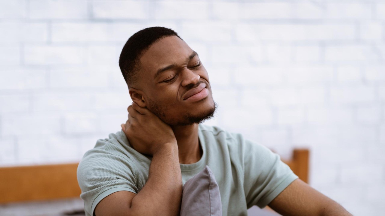 Neck & Shoulder Stretches in Honolulu That Ease Pain